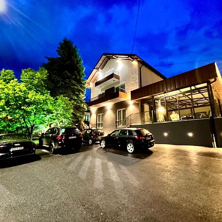 Sunny Corner Apartments Visoko Dış mekan fotoğraf