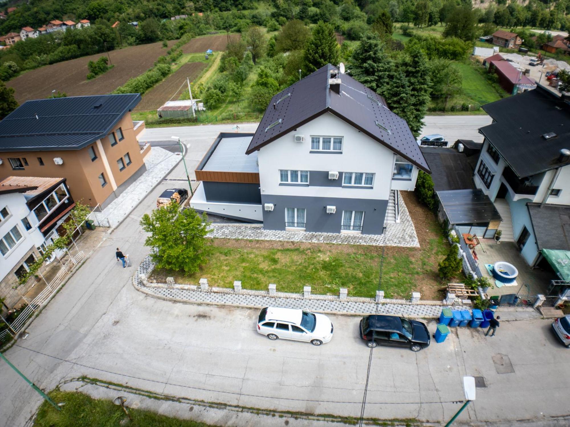 Sunny Corner Apartments Visoko Dış mekan fotoğraf
