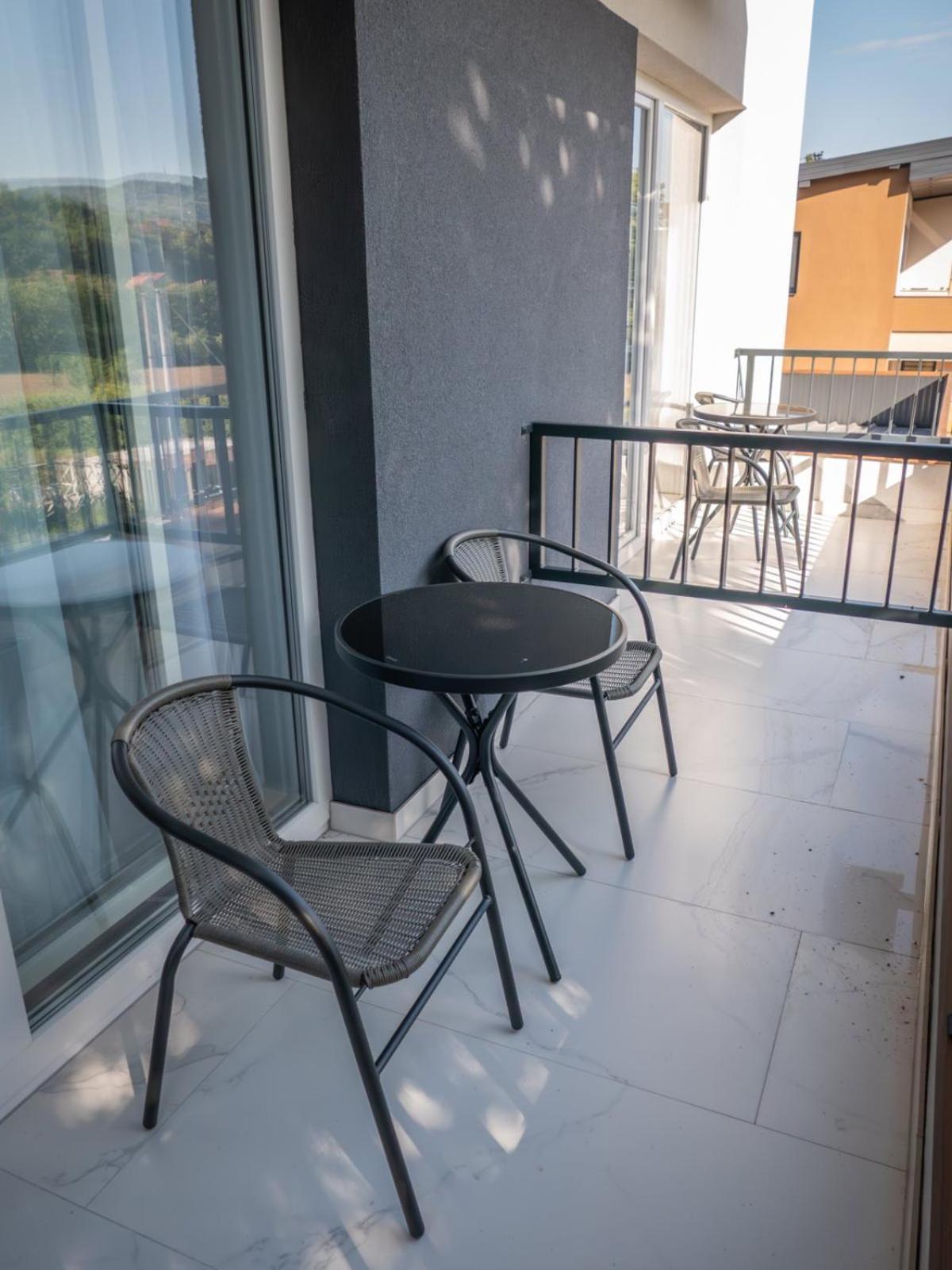Sunny Corner Apartments Visoko Dış mekan fotoğraf